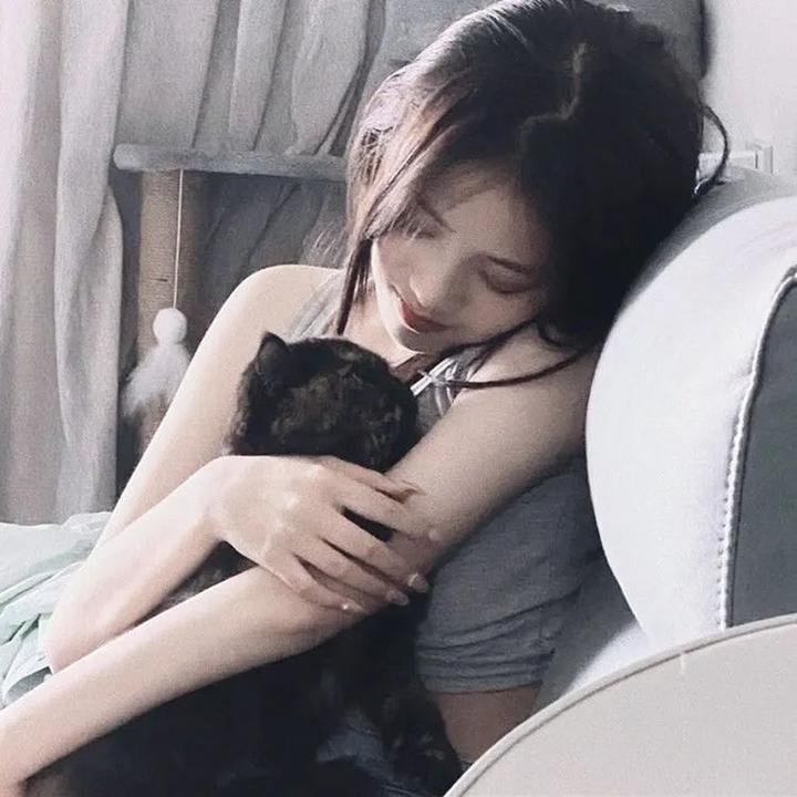 地板下的小矮人